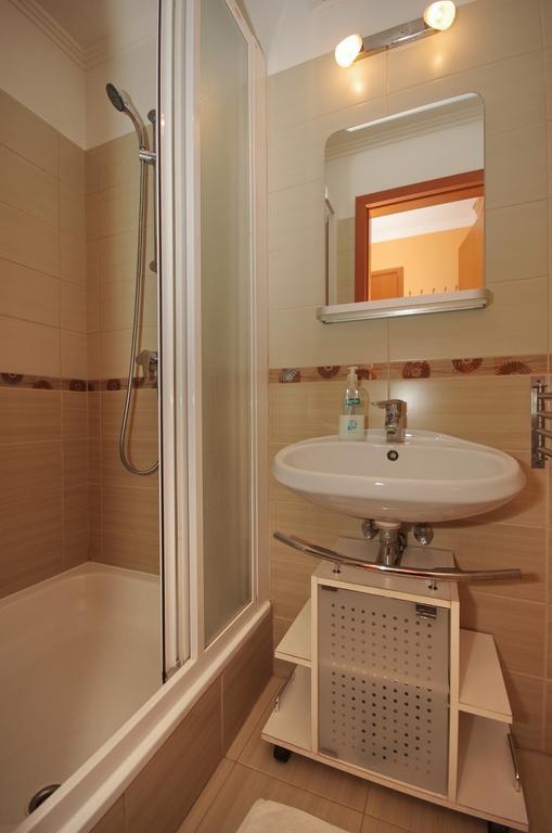 Vararok Apartman Gyula Exteriér fotografie
