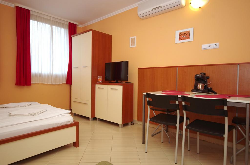Vararok Apartman Gyula Exteriér fotografie
