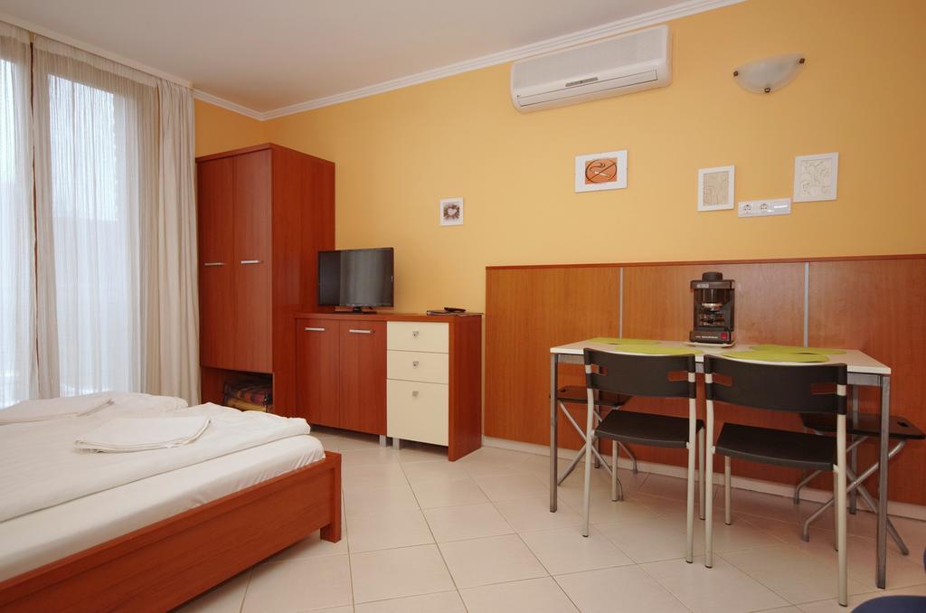 Vararok Apartman Gyula Exteriér fotografie