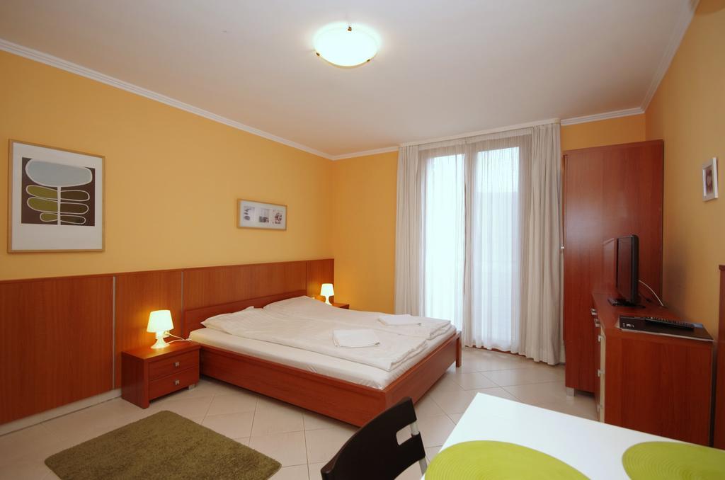 Vararok Apartman Gyula Exteriér fotografie