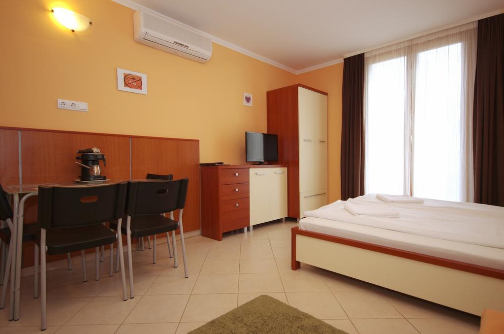 Vararok Apartman Gyula Exteriér fotografie
