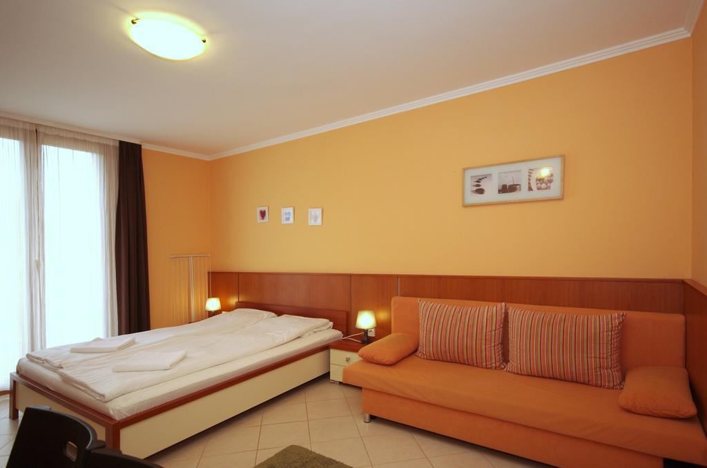 Vararok Apartman Gyula Exteriér fotografie
