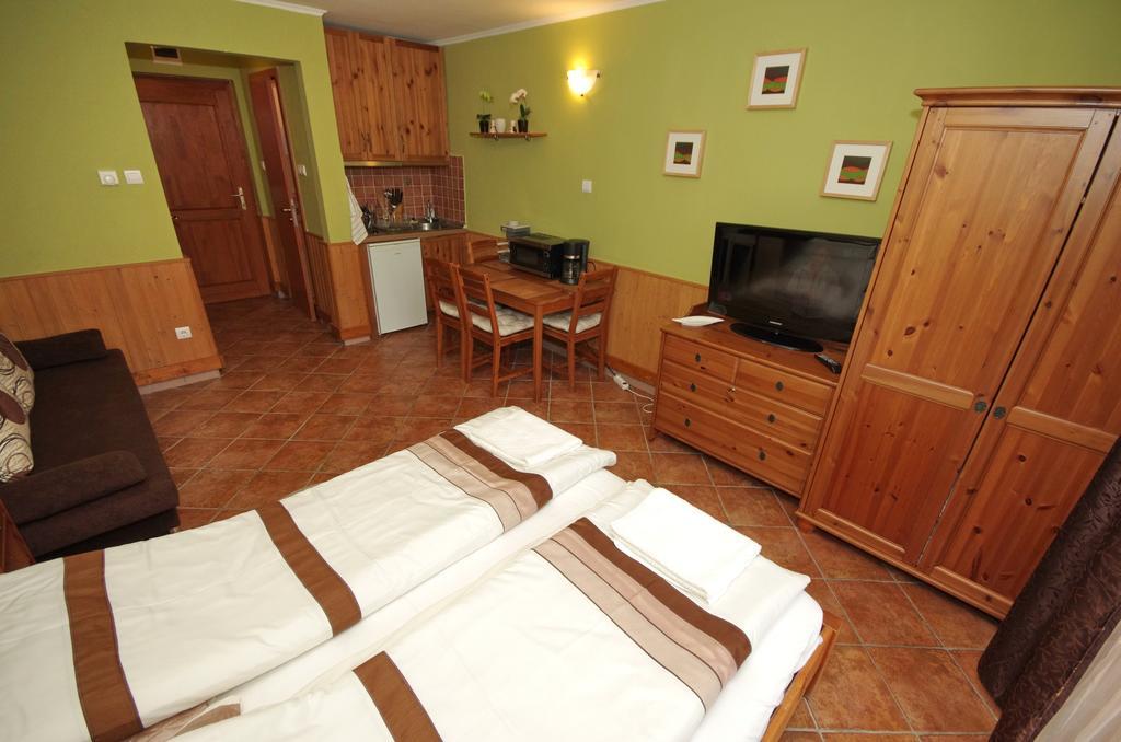 Vararok Apartman Gyula Exteriér fotografie