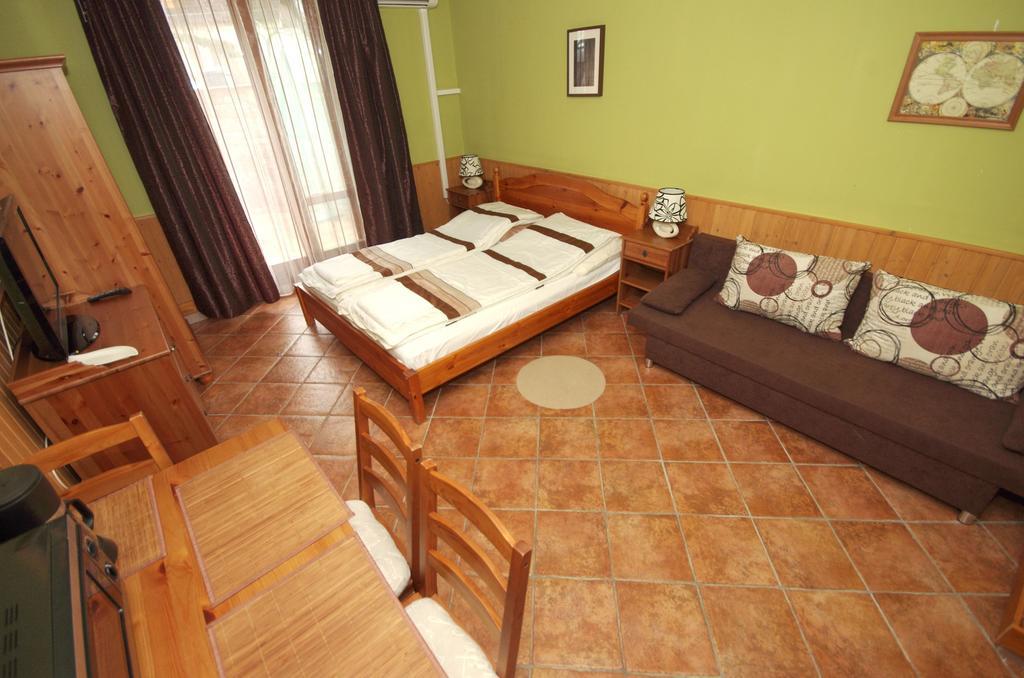 Vararok Apartman Gyula Exteriér fotografie