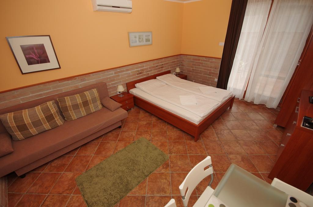 Vararok Apartman Gyula Exteriér fotografie