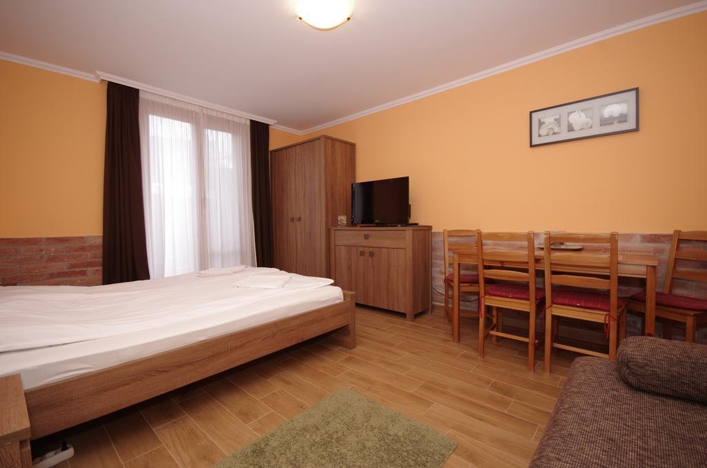Vararok Apartman Gyula Exteriér fotografie