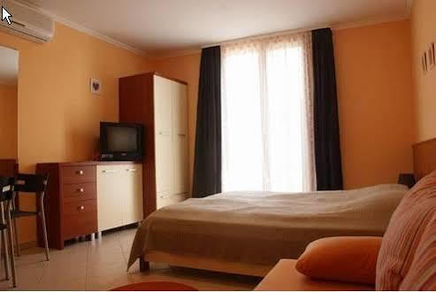 Vararok Apartman Gyula Exteriér fotografie